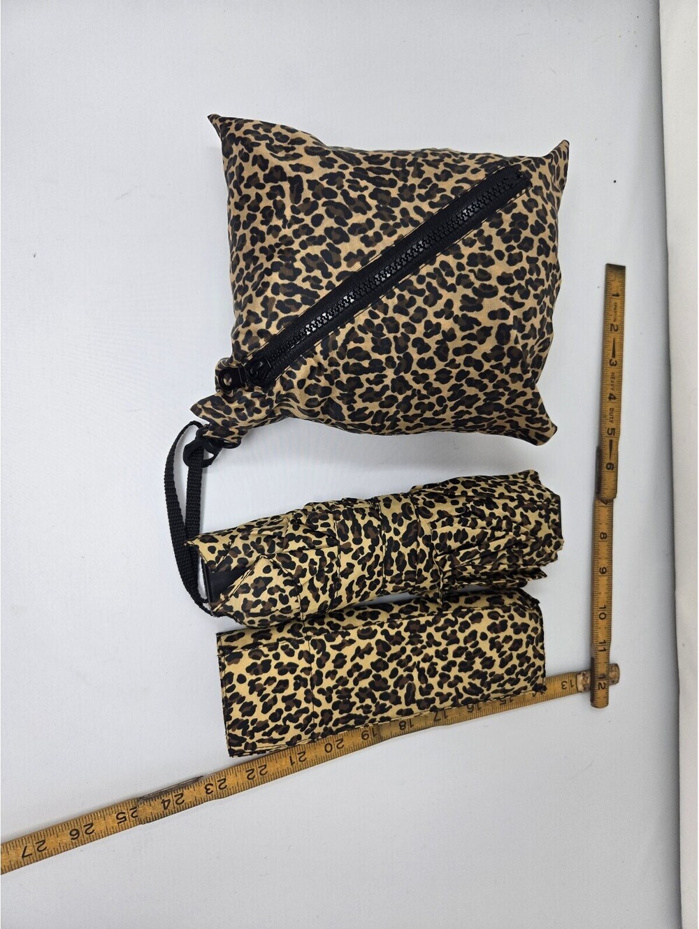 ShedRain Leopard Print Packable Rain Poncho Jacket XL Umbrella Matching Sleeve